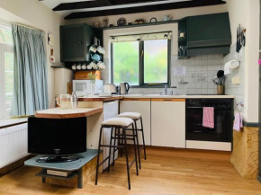 - Maypole Cottages - No 2 Mill Road
